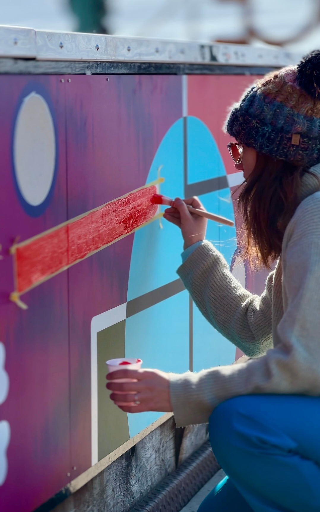 Large-scale mural by Eilena Braye for Carlsberg at La Folie Douce Val d’Isère—live painting with abstract cellular motifs, 2025.