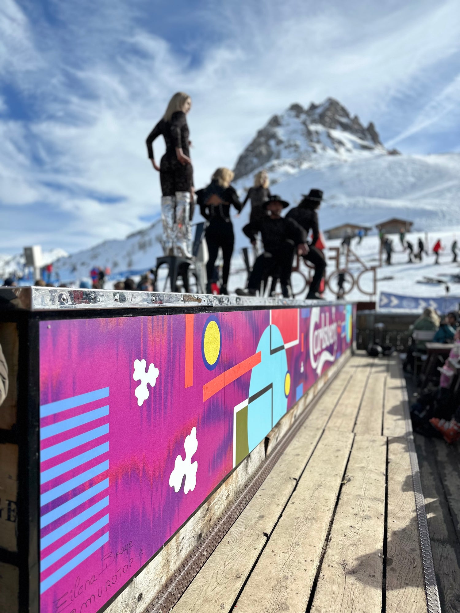 Eilena Braye live painting mural at La Folie Douce Val d’Isère, collaboration with Carlsberg — large-scale abstract artwork inspired by cellular patterns